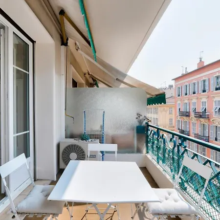 Апартаменты Guestready - Cosy With Terrace In Carre D'or *
