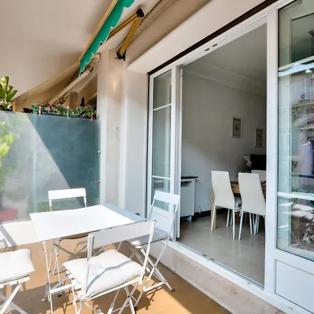 Апартаменты Guestready - Cosy With Terrace In Carre D'or