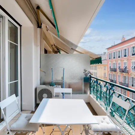 Guestready - Cosy With Terrace In Carre D'or Апартаменты *